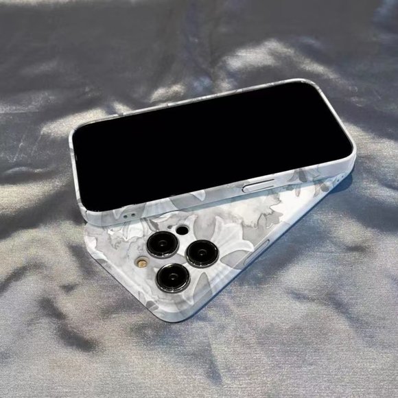 The new iPhone 14 case  Express shipping  Guaranteed refund - Picture 3 of 3